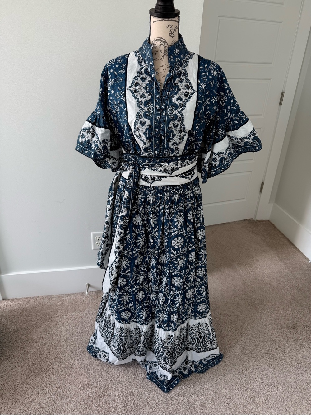 Like New Sue Sartor 3 piece belted Blue and White Printed Maxi Skirt Set - Picture 13 of 13